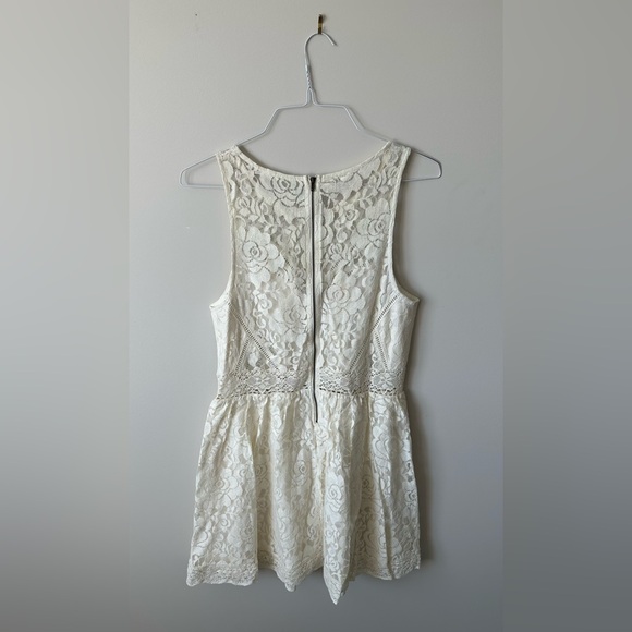 Lace Dress - Picture 2 of 4